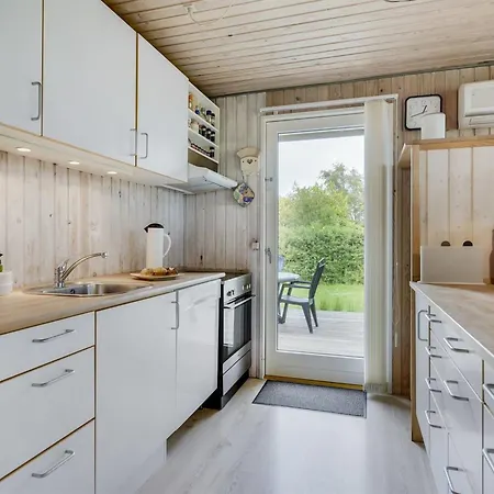 Dom wakacyjny Virpi - 400m From The Sea By Interhome